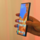 Imagen para el artículo titulado Huawei revela por qué no hizo un teléfono plegable como el Galaxy Fold (y a Samsung no le va a gustar)